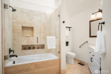 16 Bridlewood Circle Kirkland WA 98033
