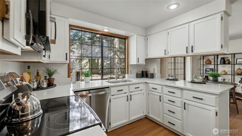 24238 SE 43rd Court Sammamish WA 98029