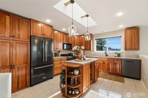 5064 Beach Drive SW Seattle WA 98136