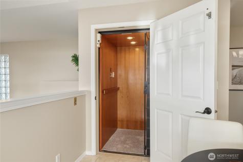 5064 Beach Drive SW Seattle WA 98136