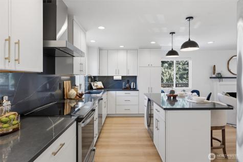 4257 W 33rd Ave W Seattle WA 98199