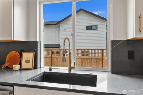 4257 W 33rd Ave W Seattle WA 98199