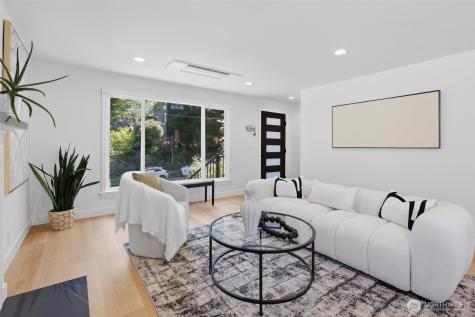 4257 W 33rd Ave W Seattle WA 98199