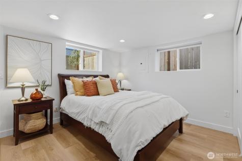 4257 W 33rd Ave W Seattle WA 98199