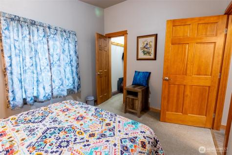 182 Point Drive Oroville WA 98844