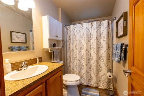 182 Point Drive Oroville WA 98844