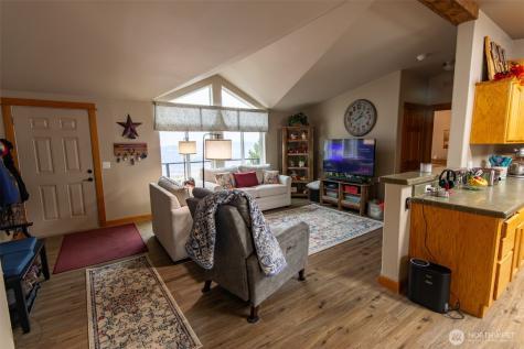 182 Point Drive Oroville WA 98844