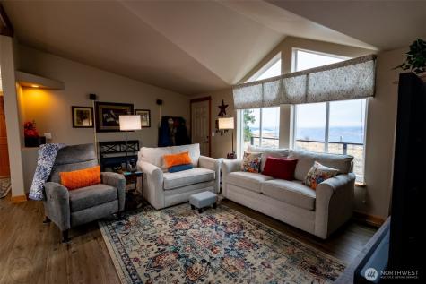 182 Point Drive Oroville WA 98844