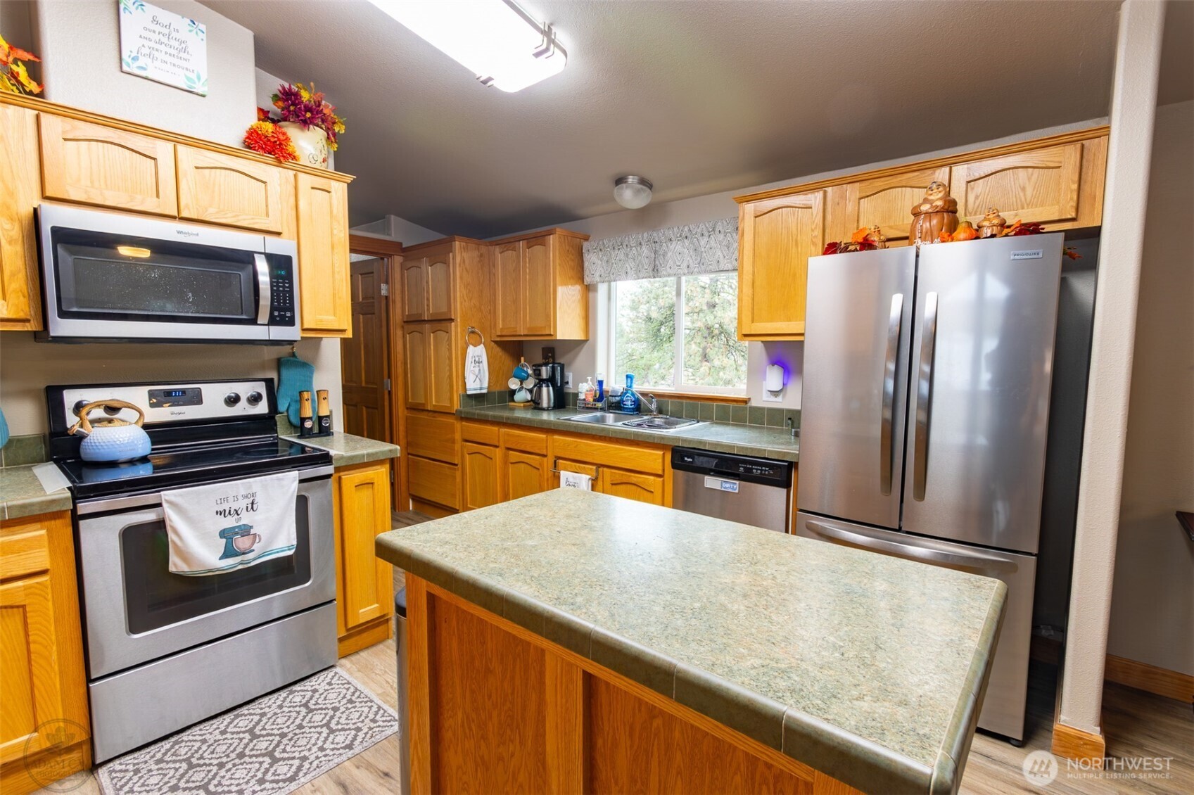 182 Point Drive Oroville WA 98844
