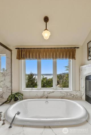 4725 W Mercer Way Mercer Island WA 98040
