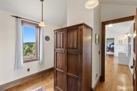 4725 W Mercer Way Mercer Island WA 98040