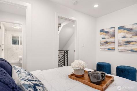5114 24th Avenue NE Seattle WA 98105