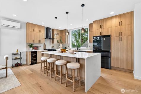 8512 15th Avenue NE Seattle WA 98115