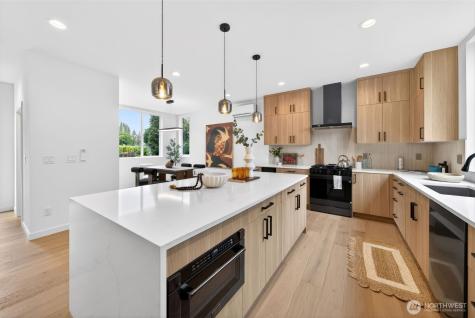 8512 15th Avenue NE Seattle WA 98115