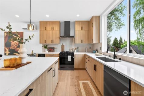 8512 15th Avenue NE Seattle WA 98115