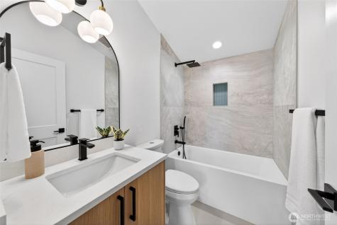 8512 15th Avenue NE Seattle WA 98115