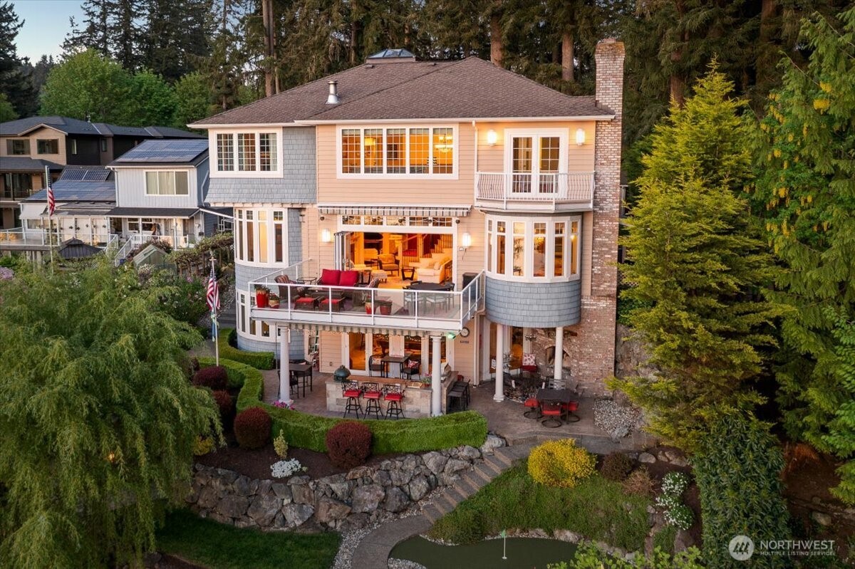 17319 191st Avenue NE Woodinville WA 98072