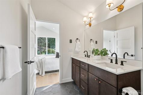 20205 5th Avenue NW Shoreline WA 98177