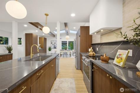 1547 NE Brockman Place Seattle WA 98125