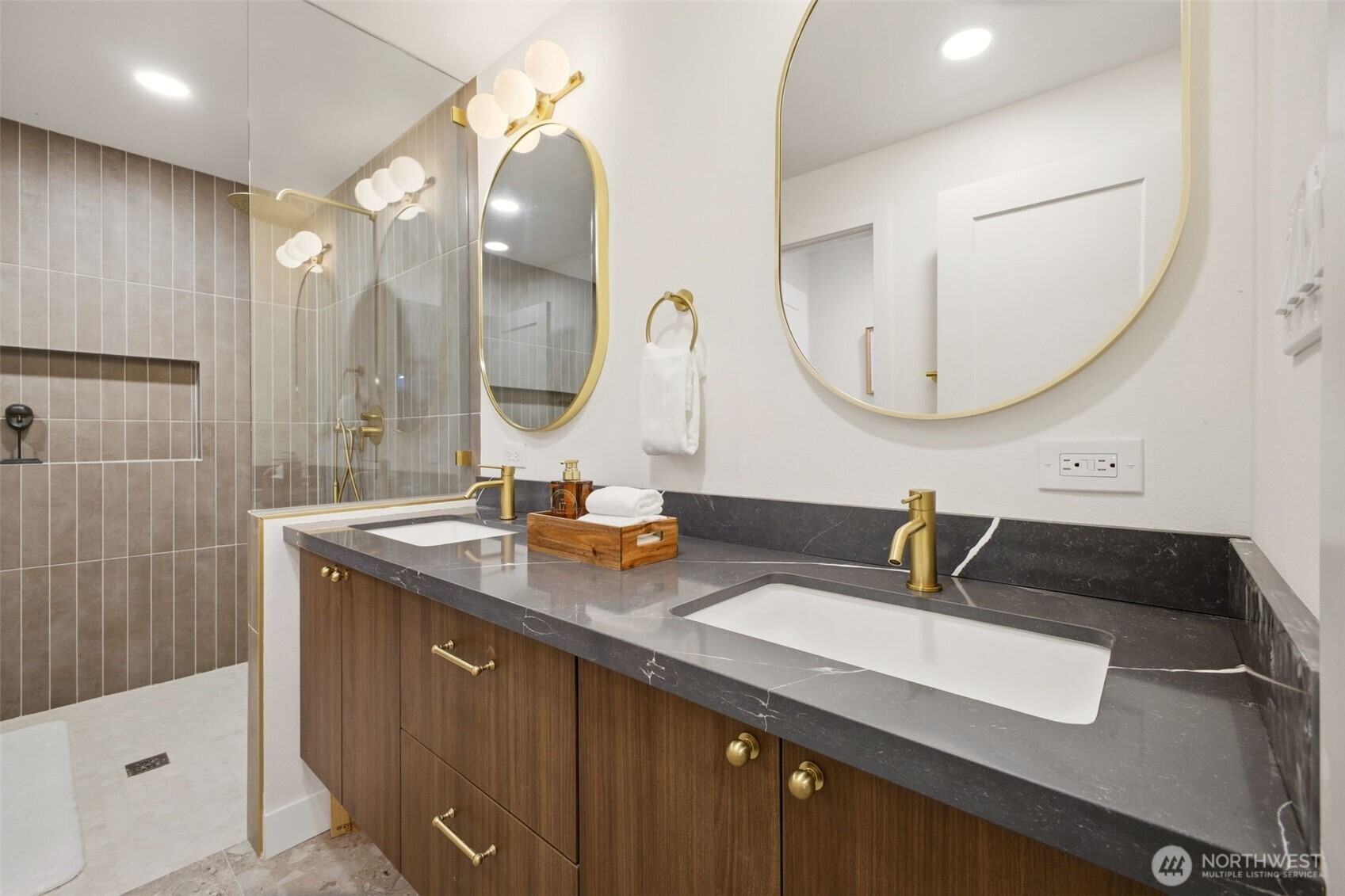 1547 NE Brockman Place Seattle WA 98125