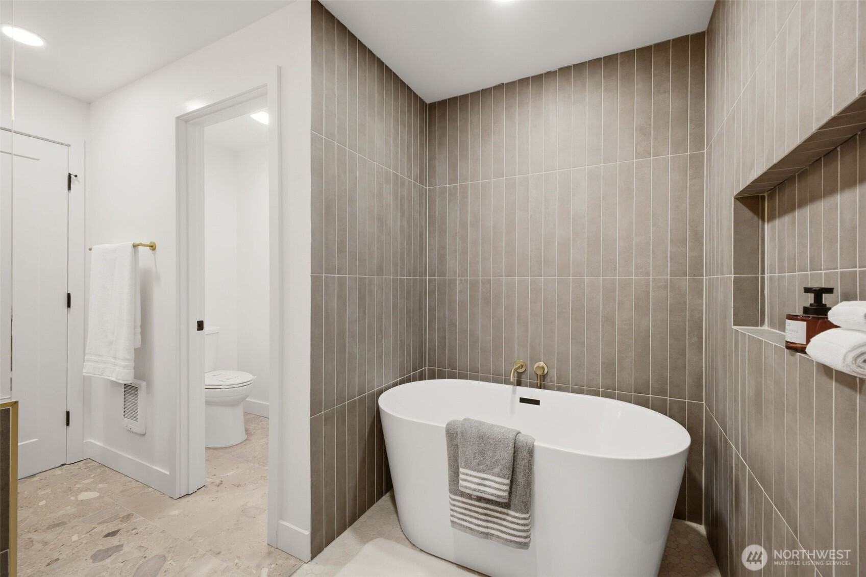 1547 NE Brockman Place Seattle WA 98125
