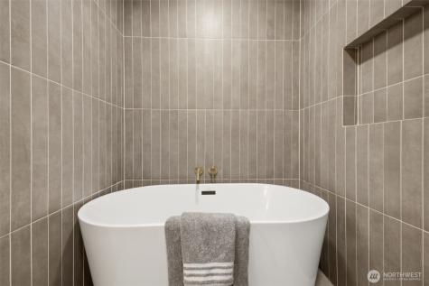 1547 NE Brockman Place Seattle WA 98125