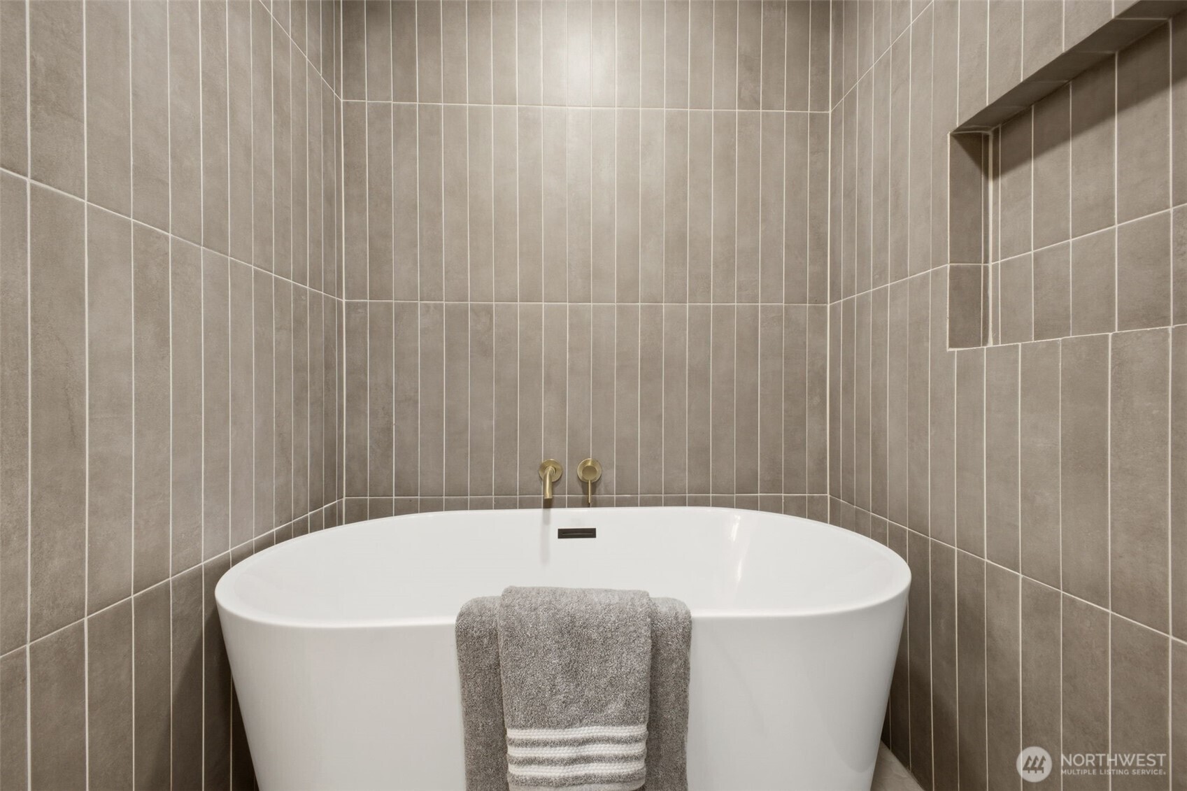 1547 NE Brockman Place Seattle WA 98125