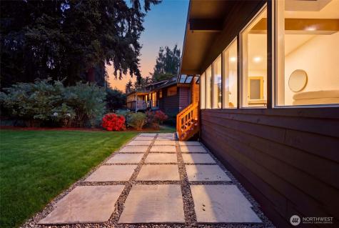 1547 NE Brockman Place Seattle WA 98125