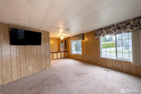 225 NE Ernst Oak Harbor WA 98277