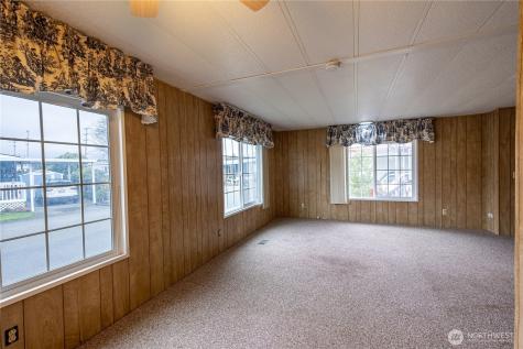 225 NE Ernst Oak Harbor WA 98277