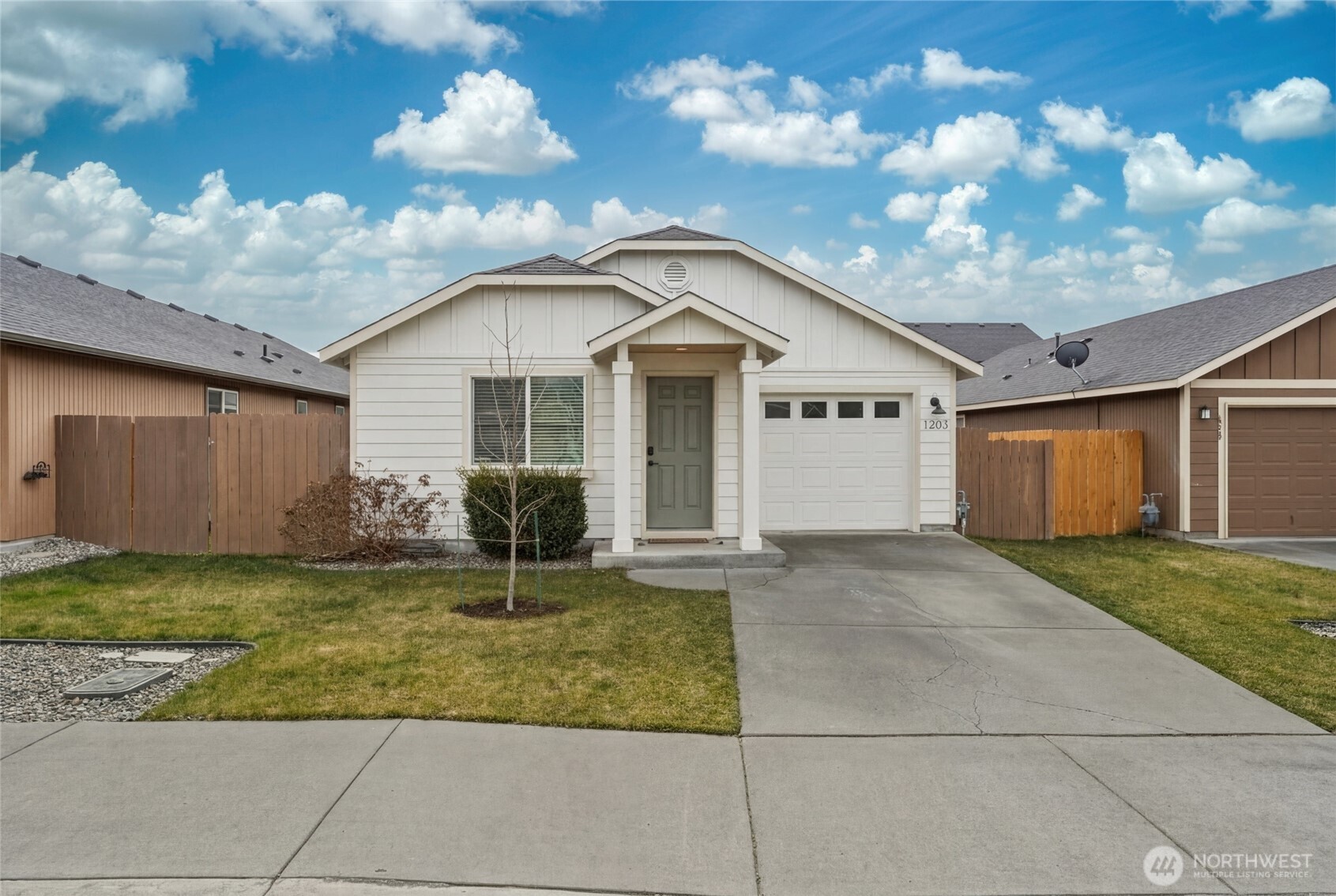 1203 Carver Street College Place WA 99324