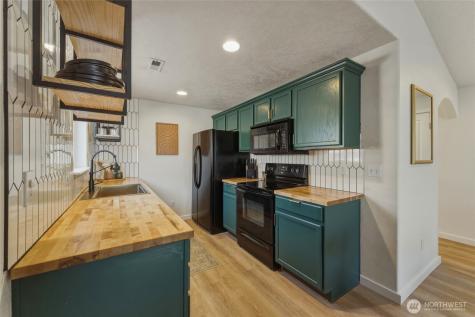 1203 Carver Street College Place WA 99324