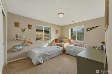 1203 Carver Street College Place WA 99324