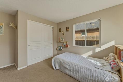 1203 Carver Street College Place WA 99324