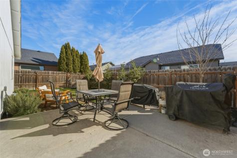 1203 Carver Street College Place WA 99324