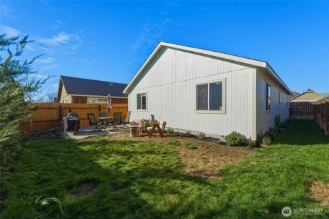 1203 Carver Street College Place WA 99324