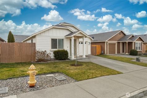 1203 Carver Street College Place WA 99324