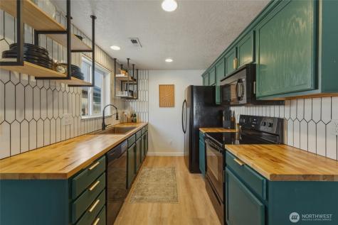 1203 Carver Street College Place WA 99324