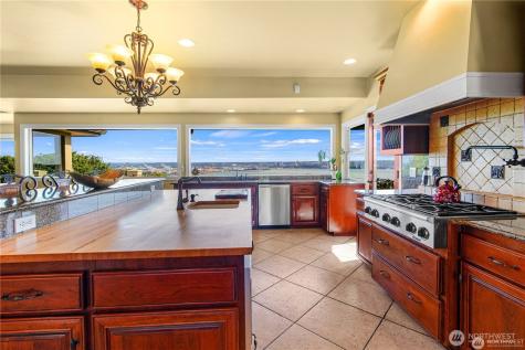 4702 Browns Point Boulevard NE Tacoma WA 98422