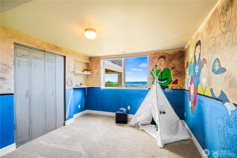 4702 Browns Point Boulevard NE Tacoma WA 98422
