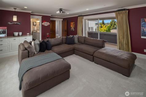 8617 NE 20th Street Clyde Hill WA 98004