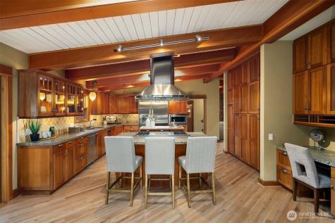 7816 NE 32nd Street Medina WA 98039