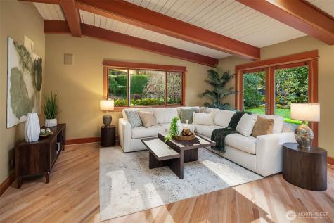 7816 NE 32nd Street Medina WA 98039