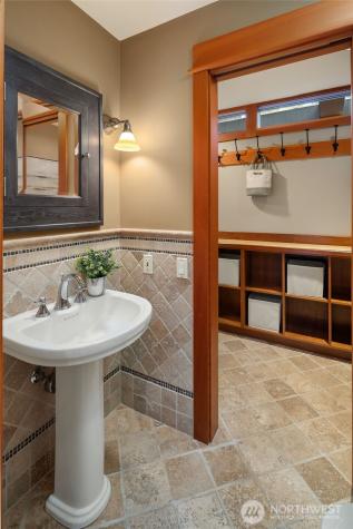 7816 NE 32nd Street Medina WA 98039