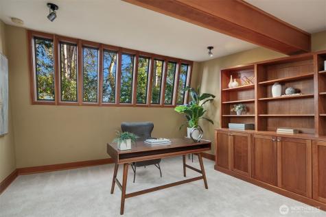 7816 NE 32nd Street Medina WA 98039