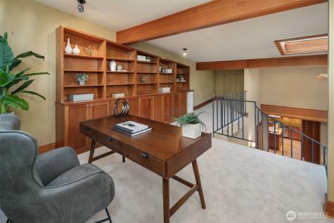 7816 NE 32nd Street Medina WA 98039