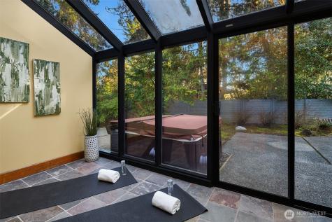 7816 NE 32nd Street Medina WA 98039