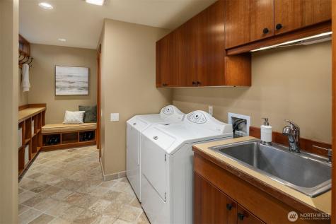 7816 NE 32nd Street Medina WA 98039