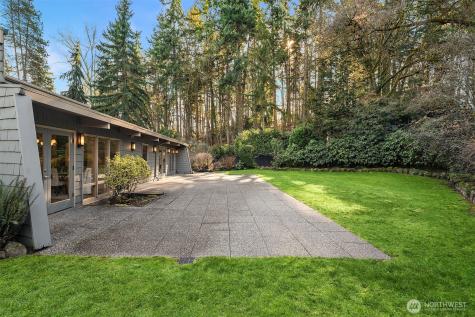7816 NE 32nd Street Medina WA 98039