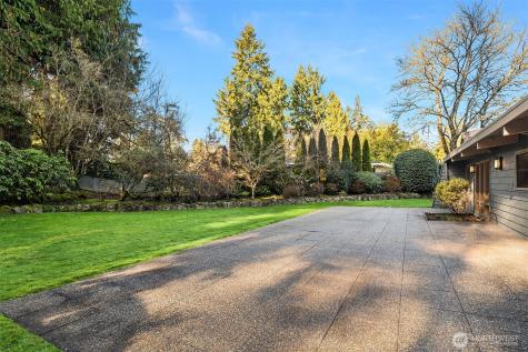7816 NE 32nd Street Medina WA 98039
